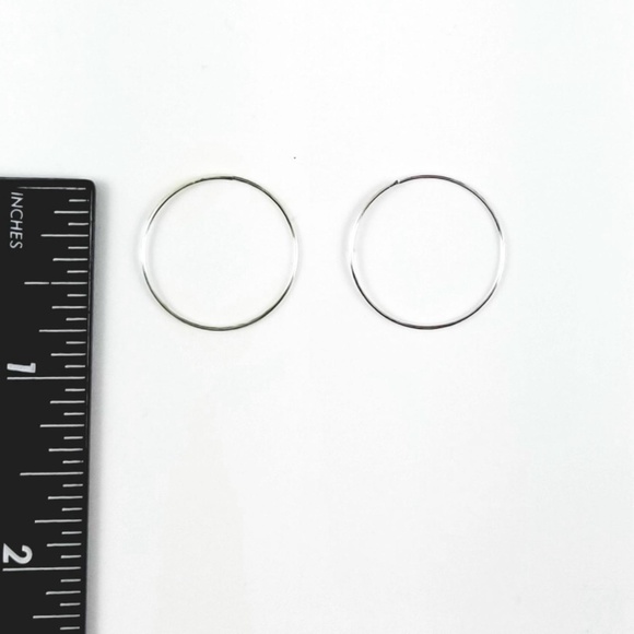 Small Silver Hoop Earrings for Men or Women NEW - Picture 4 of 4